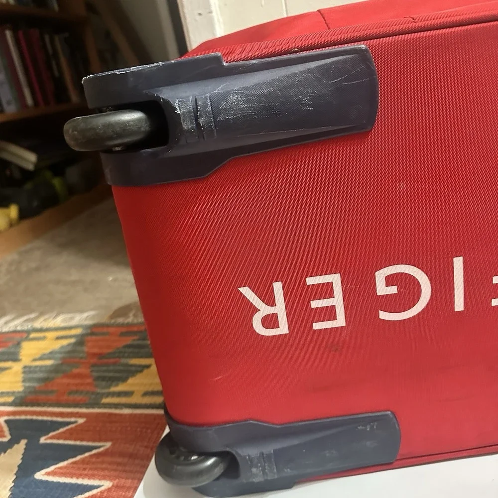 Tommy Hilfiger Rolling Swivel Suitcase 25